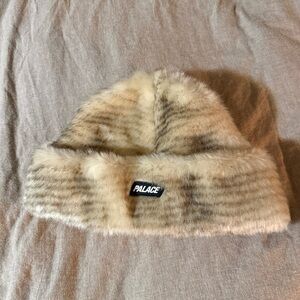 PALACE teddy beanie